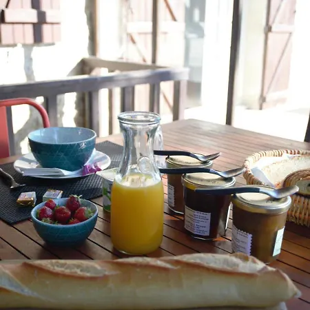 D'hotes A La Cle Des Champs Bed & Breakfast 3*